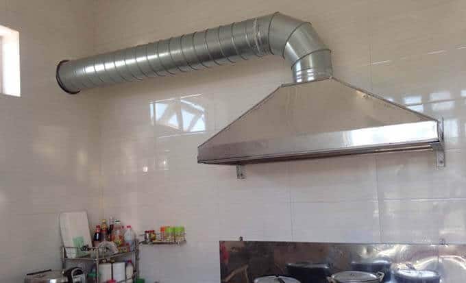 Quạt thông gió nối ống sử dụng để hút mùi bếp 
